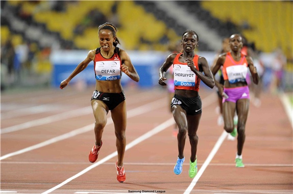Vivian Cheruiyot beats Meserat Defar in their women's 3000m race of the Samsung Diamond League in Doha.(Photo:Courtesy)