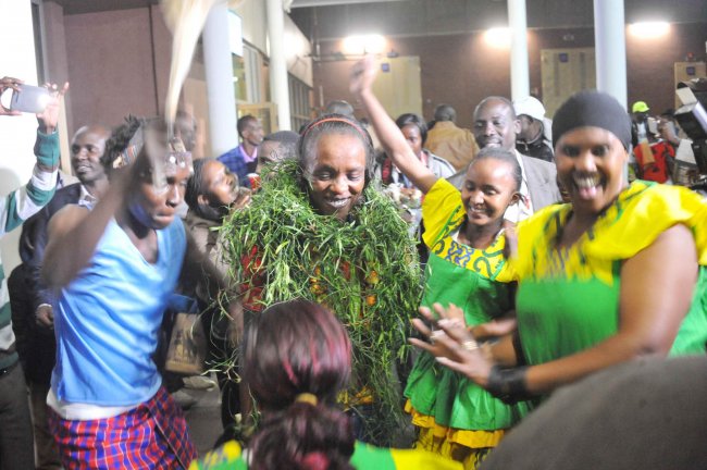 Kenya Utamaduni Dancers welcome Jemimah Sumgong. (SNA. File Photo)