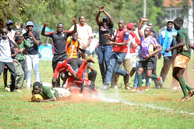 Kakamega High School Timothy Onella scores the winning try against Upper Hill. (Photo by Shutterspeed)