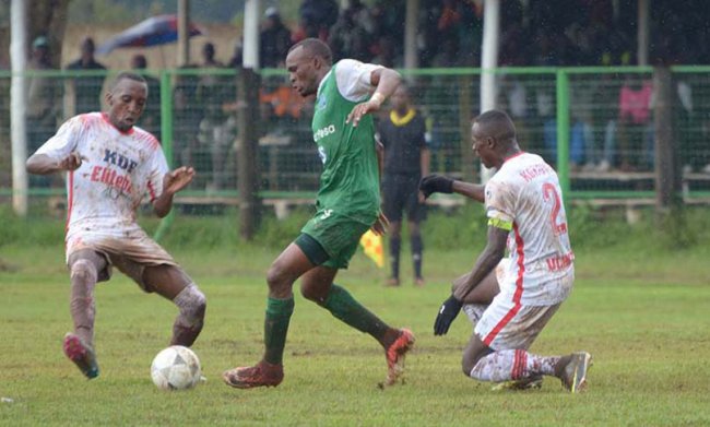 Gor Mahia's Jacques Tuyisenge takes on Ulinzi Stars' John Kago and Geoffrey Kokoyo. (Photo Courtesy)